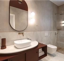 5 bedroom villa with indoor and outdoor pool in Chania town, sleeps 10
